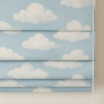 Bulut desenli stor perde detayı