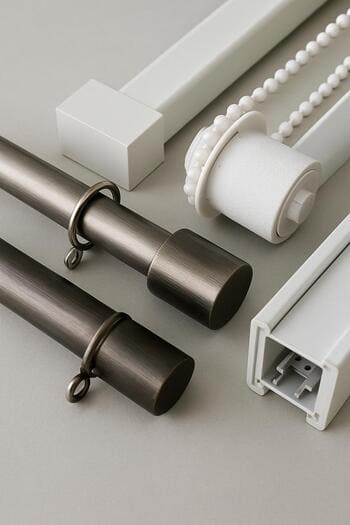 pinco ray ve pin co mekanizma numunelerinin sergilendiği raf